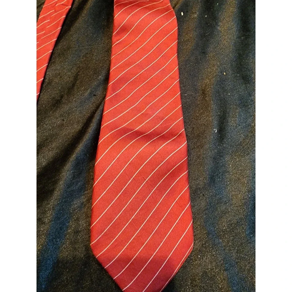 Enrico Guccini Mens Silk Necktie Red White Diagonal Pinstripe Hand Made in Italy